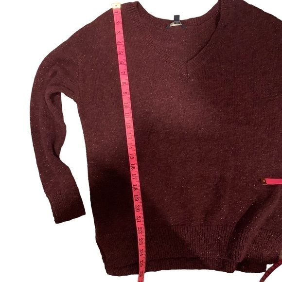 American Eagle Cotton Blend V-Neck Sweater - Picture 10 of 11